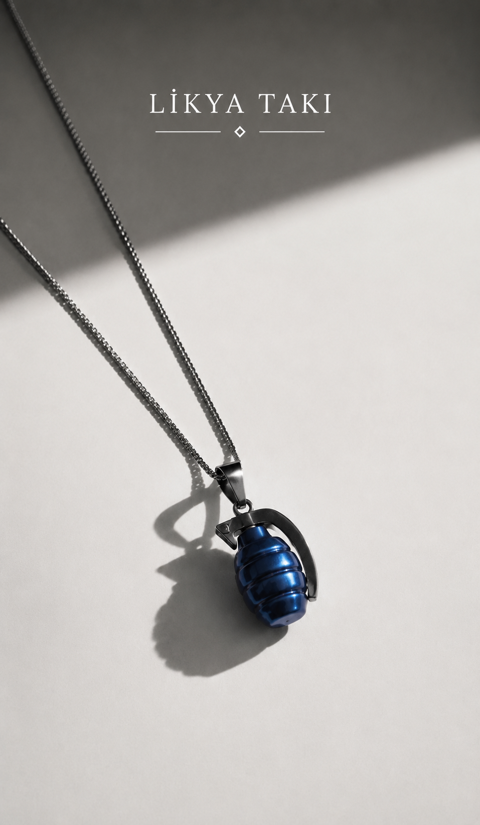 Grenade Erkek Çelik Kolye - Renkli Figür Detaylı Tasarım
