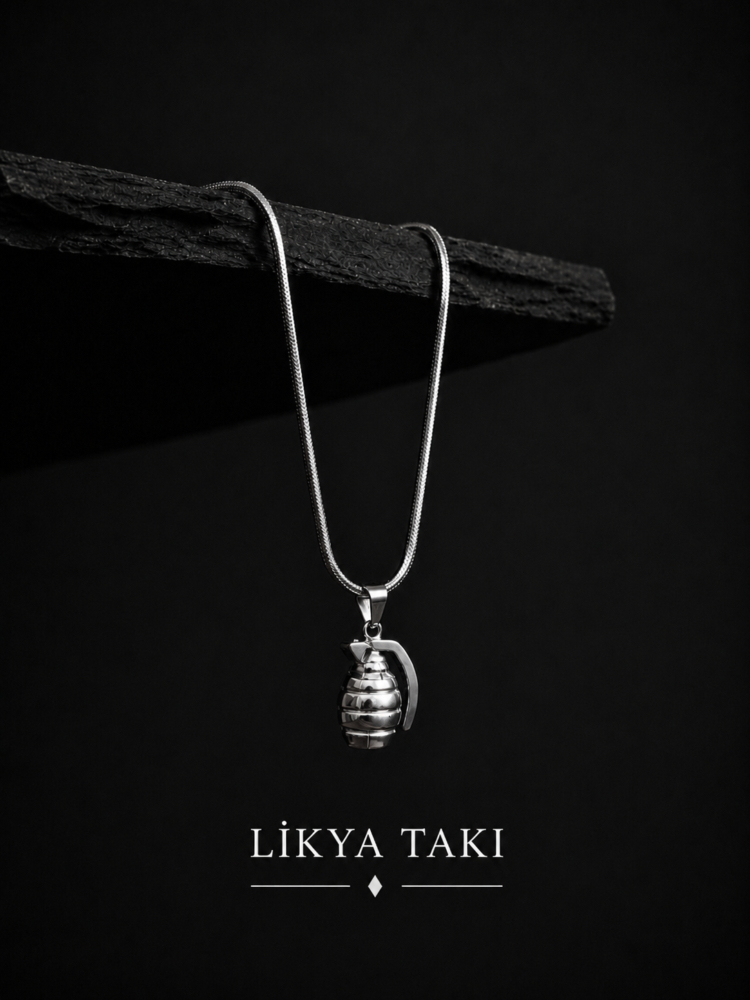 Grenade Erkek Çelik Kolye - Renkli Figür Detaylı Tasarım